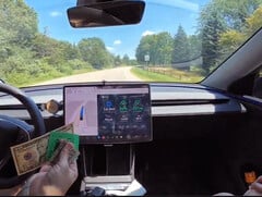 Modelo Y FSD saindo de uma cabine de pedágio após a transação de pagamento. (Fonte da imagem: DirtyTesla)