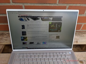 Dell Inspiron 14 7400 - Uso ao ar livre