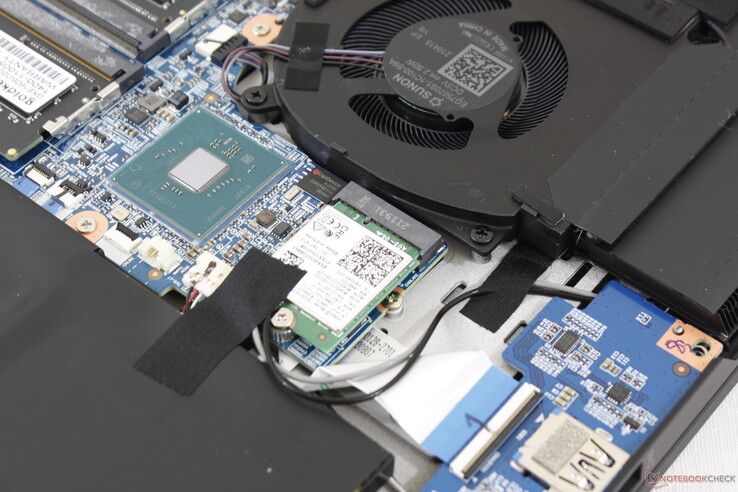 Um módulo Intel AX201 WLAN removível vem como padrão para compatibilidade com Bluetooth 5.2 e Wi-Fi 6