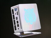 O MINISFORUM UM790 XTX suportará eGPUs graças a uma porta Oculink. (Fonte da imagem: MINISFORUM)