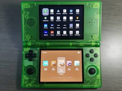 Um suposto visual do Anbernic RG DS em um acabamento verde translúcido. (Fonte da imagem: via Retro Handhelds)