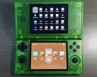 Um suposto visual do Anbernic RG DS em um acabamento verde translúcido. (Fonte da imagem: via Retro Handhelds)