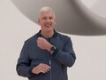 Rick Osterloh vestindo o próximo relógio Pixel. (Fonte da imagem: Google)