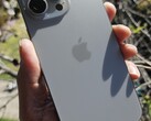 Muito quente para manusear? O iPhone 15 Pro Max. (Fonte: Notebookcheck)