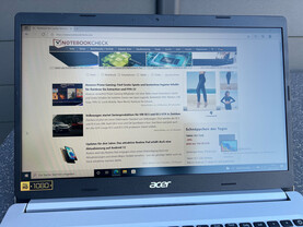 Acer Aspire 5 na sombra