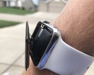 Devido ao desenho interno apertado do relógio Apple, baterias inchadas podem saltar para fora do mostrador e expor as bordas afiadas (Imagem: Shawn Miller)