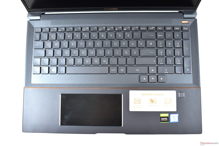 Área do teclado Asus ProArt StudioBook Pro X W730G5T