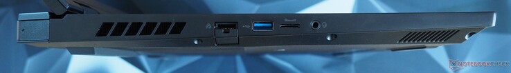Esquerda: LAN RJ45, USB-A 3.0, leitor MicroSD, áudio