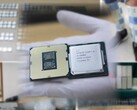 O Intel Core i9-10900K está em alta demanda. (Fonte da imagem: HKEPC/Hong Kong Customs - editado)