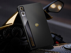 A variante Golden Saga parece ser exclusiva da China por enquanto. Na foto: o tablet para jogos na cor especial. (Fonte da imagem: RedMagic)