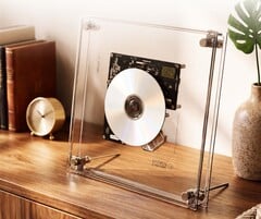 O CD player Syitren RM1 exibe os CDs em sua caixa transparente.