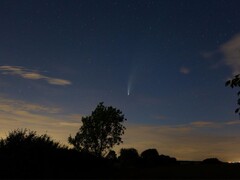 Imagem mostrando o cometa Neowise. (Fonte da imagem: TheOtherKev - Pixabay)