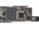 Uma placa 14 Pro Max. (Fonte: iFixit)