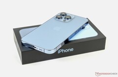 O Apple iPhone 13 Pro dispensa um recurso prático de iPhones anteriores. (Fonte de imagem: NotebookCheck)