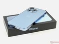 O Apple iPhone 13 Pro dispensa um recurso prático de iPhones anteriores. (Fonte de imagem: NotebookCheck)