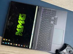 O XMG Neo 16 (Early 24) foi fornecido pela Schenker.