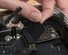 Parece que as restrições de software impedem o Mac Studio de ler as unidades de maior capacidade. (Fonte de imagem: iFixit)