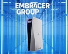 Logotipo do Embracer Group acima do console PlayStation