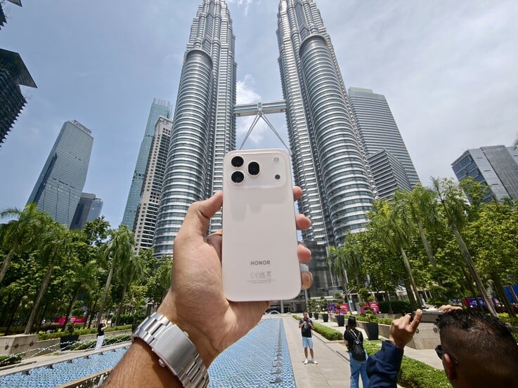 O Honor 600 Pro apresenta uma configuração de câmera traseira tripla