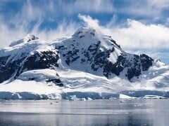 Uma imagem mostrando Paradise Bay, no noroeste da Antártica. (Fonte da imagem: Patrick Poendl, Adobe Stock)