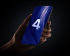 O anúncio do HyperOS 4 pode ocorrer já em agosto de 2026. Na foto: um celular da Xiaomi com fundo do HyperOS.