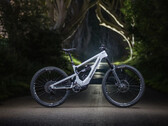 A Nukeproof Megawatt Carbon é uma bicicleta elétrica de enduro agressiva que apresenta a nova plataforma eMTB da SRAM. (Fonte da imagem: Nukeproof)