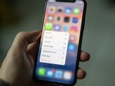 A WhatsApp não suportará que vários smartphones sejam ligados à mesma conta simultaneamente. (Fonte da imagem: Dimitri Karastelev)