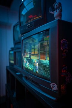 Entre no passado com consoles antigos e vibrações retrô - um reflexo da nostalgia explorada nos eventos pop-up de jogos retrô em Connecticut (Observação: esta é uma imagem ilustrativa, não dos eventos em si) (Fonte da imagem: Ivan Rudoy/Unsplash)