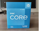 O Core i5-12400F parece vir em embalagens de varejo bastante simples (Fonte de imagem: Intel)