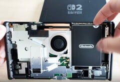 A nova revisão da Nintendo Switch 2 permite substituir a bateria facilmente.