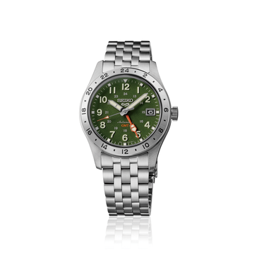 Vista frontal do Seiko 5 Sports Field GMT HDB001, com mostrador verde