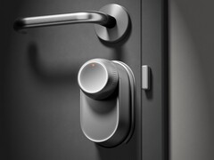 O SwitchBot Lock Ultra prateado (na foto) já está disponível para pré-venda. (Fonte da imagem: SwitchBot)