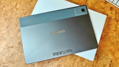 O Lenovo Tab K12 se assemelha muito a outro tablet da Lenovo, mas ainda oferece características próprias suficientes para ser interessante