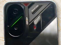 Parece que a Xiaomi também está se preparando para lançar uma versão de edição especial do Poco F7. (Fonte da imagem: Abhishek Yadav)