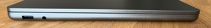 Esquerda: USB-A 3.2 Gen 1 (5 GBit/s), áudio de 3,5 mm
