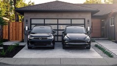 A Tesla está trabalhando no carregamento sem fio para garagens residenciais (imagem: Tesla)