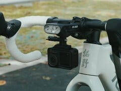 Uma análise da nova luz para bicicleta, mostrada aqui sem um ciclocomputador acoplado.