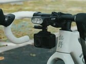 Uma análise da nova luz para bicicleta, mostrada aqui sem um ciclocomputador acoplado.