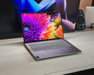 Análise do Lenovo Yoga Pro 7i Gen 10 Aura Edition - Laptop multimídia com uma excelente tela touchscreen OLED