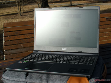 Acer Aspire 7 ao ar livre