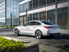 A BMW i4 eDrive40 perdeu seu consumo oficial de energia WLTP por uma margem relativamente pequena (Imagem: BMW)