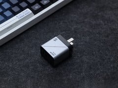 O novo carregador GaN de 45 W da Black Shark custa cerca de US$ 12 na China. Na foto: o bloco de carregamento. (Fonte da imagem: Black Shark)