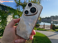 O Huawei Pura 80 Ultra, que possui um sensor de imagem SmartSens de 1 polegada de última geração