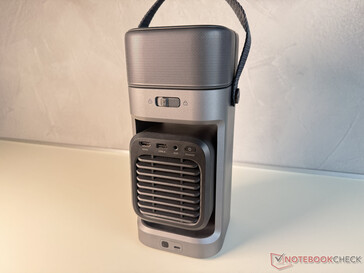 Parte traseira com USB-C (parte inferior) para alimentação, bem como HDMI e outros quando dobrado