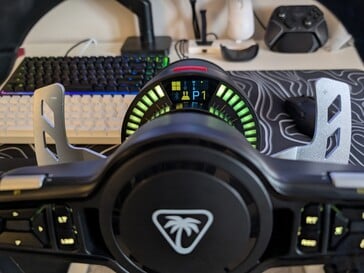 Tela de gerenciamento de corrida (RMD) com anel de LED RGB ao seu redor.