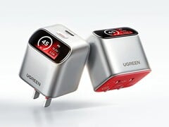 O carregador Ugreen X740 45W GaN tem uma tela inteligente angular.
