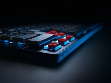 Logitech G515 Rapid TKL variante de cor preta com interruptores analógicos magnéticos expostos. (Fonte da imagem: Logitech)