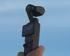 Um close-up do DJI Osmo Pocket 4.