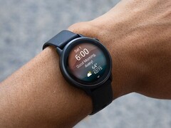 O smartwatch vivoactive 6 da Garmin (na foto) está recebendo uma nova atualização estável. (Fonte da imagem: Garmin)