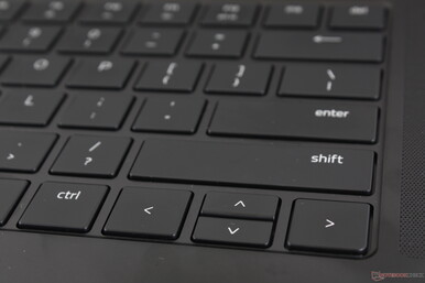 As teclas pretas do teclado e o clickpad atraem as impressões digitais mais rapidamente do que na maioria dos outros laptops
